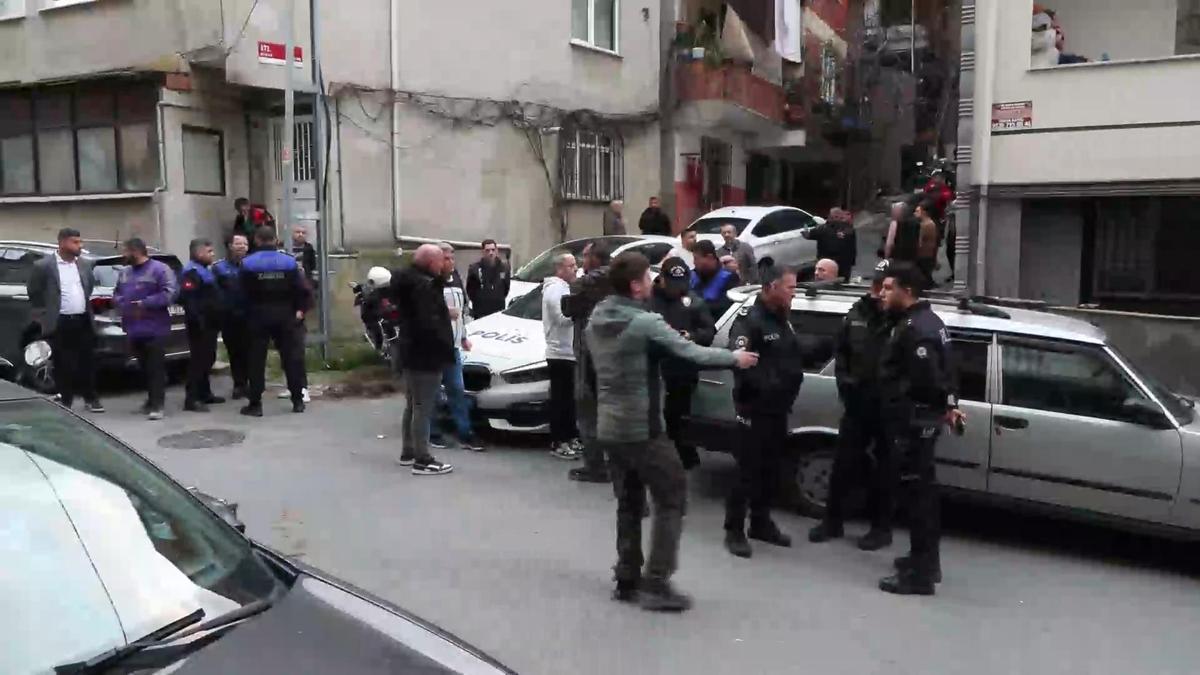 Sarıyerde toprak kayması: 6 bina tahliye edildi