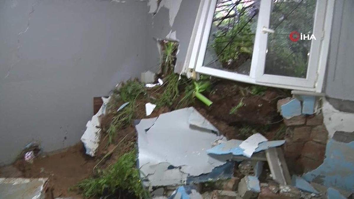 Maltepe'de toprak kayması meydana geldi: Ev kullanılamaz geldi