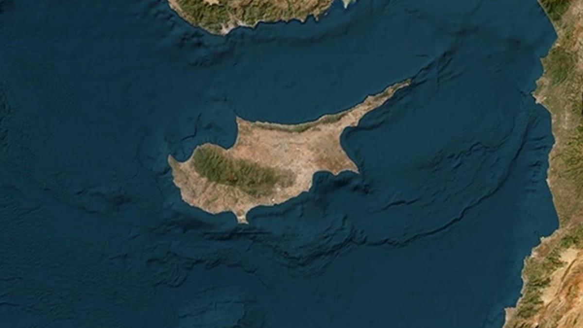 GKRY'den KKTC'ye çirkin saldırı! Sivillere taş ve patlayıcı madde atıldı