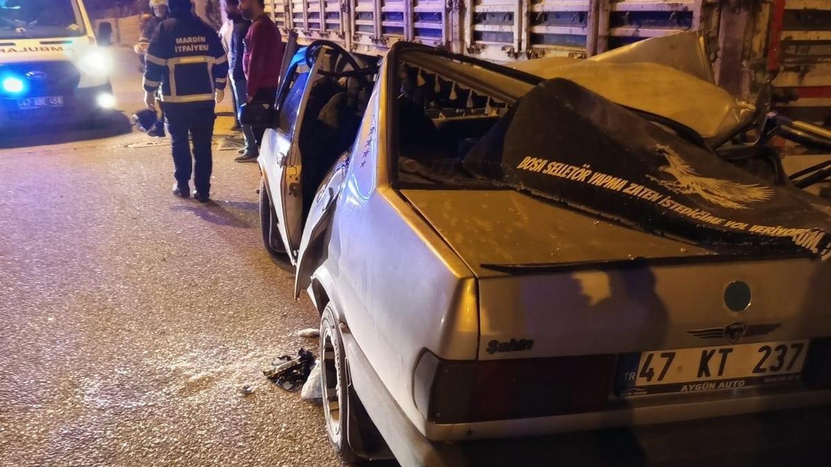 Mardin'de TIR'a arkadan çarpan otomobildeki 5 kişi yaralandı