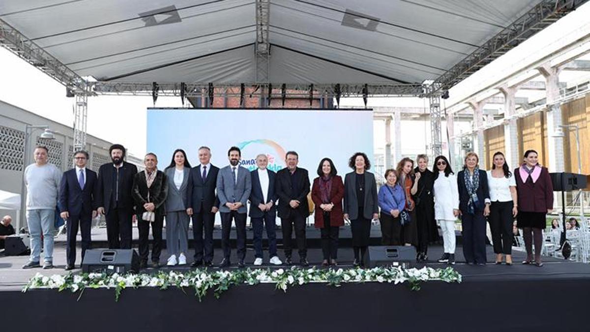 Mutluluğun Bienali kapılarını açtı