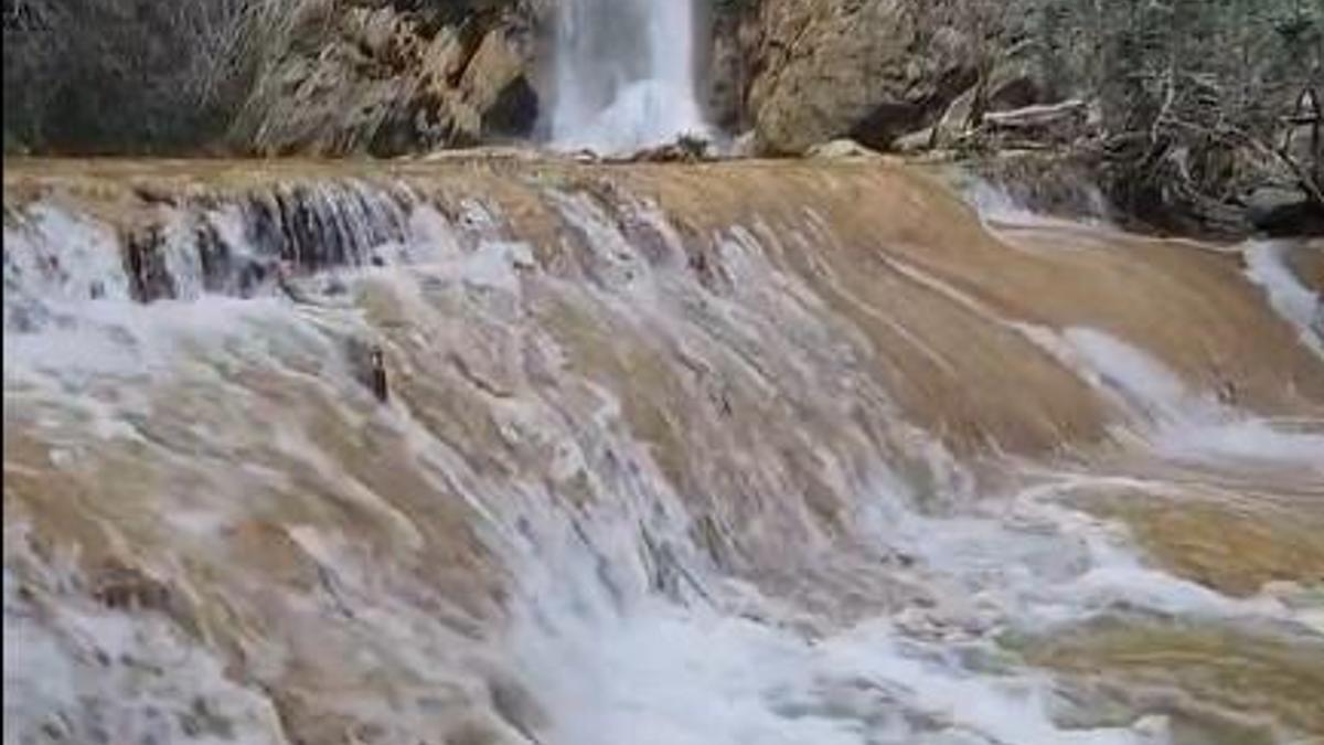 Kuruyan şelaleler coştu, seyirlik görüntüler oluştu