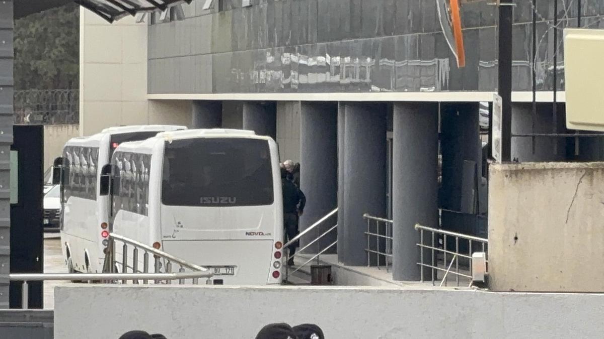 Mustafa Bozbeyin de aralarında bulunduğu 57 şüpheli adliyeye sevk edildi