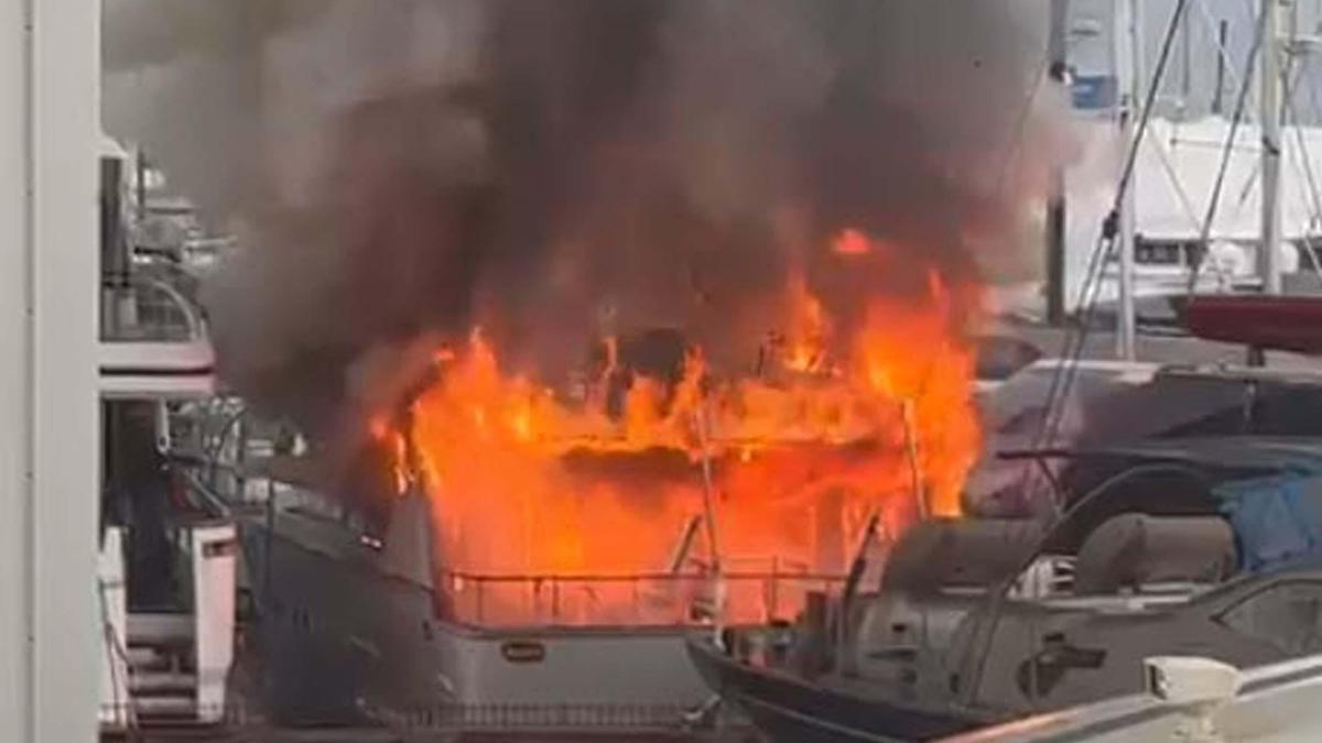 Eski kulüp başkanına ait motoryat, tersanede yandı