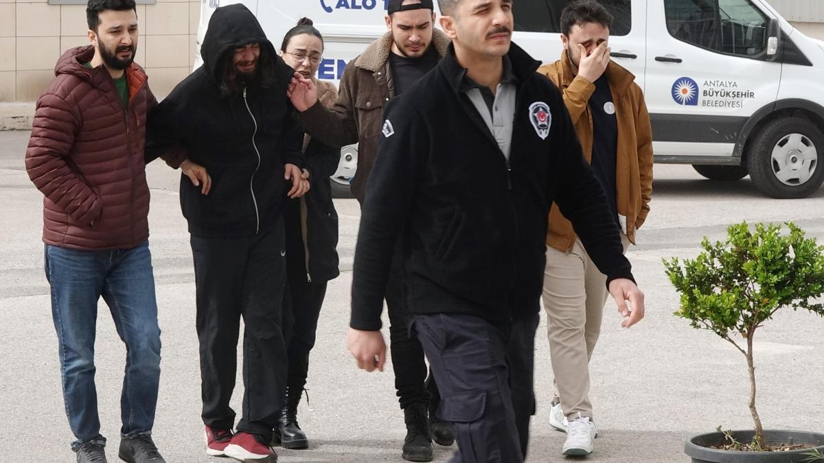 Kazada ölen kızının cenazesini, gözyaşları arasında aldı