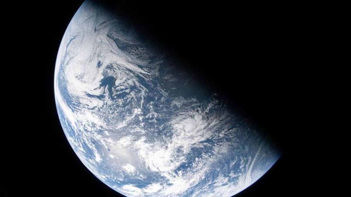 Ay yolunda tarihi an! Dünyanın uzaydan yeni görüntüsü