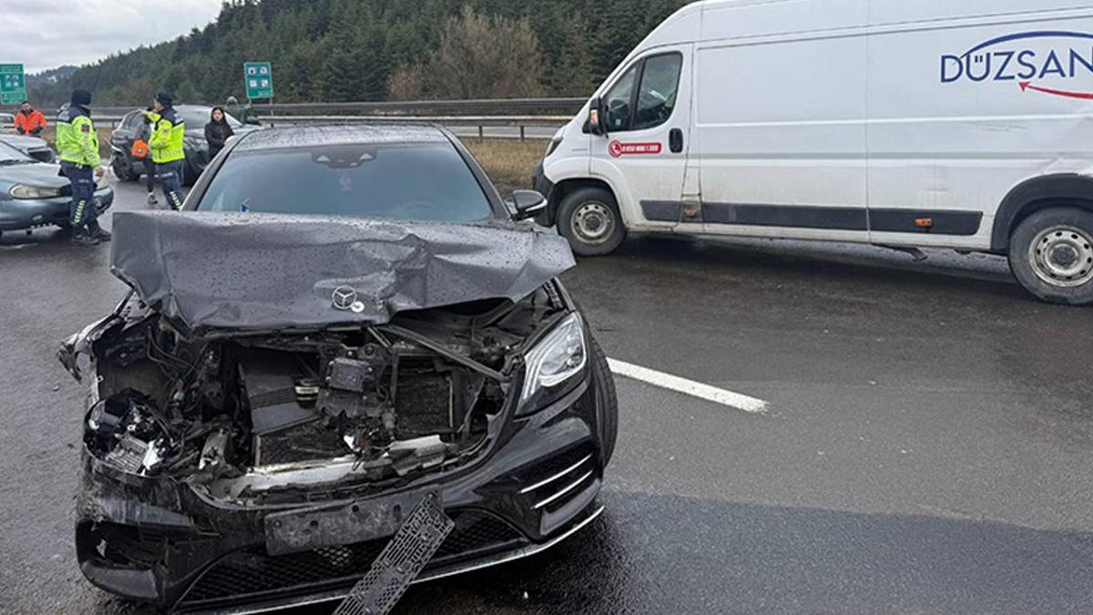 Anadolu Otoyolu'nda zincirleme kaza! 9 araç birbirine girdi