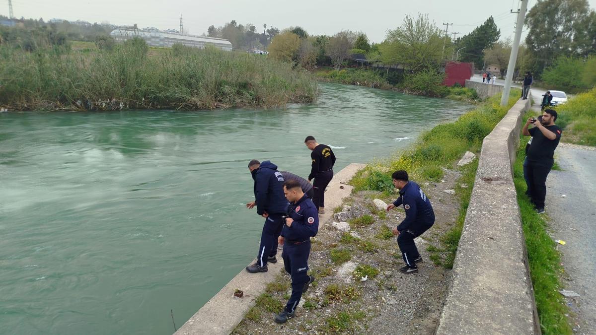 Mersin'de Berdan Çayı'na atlayan genç, suda kayboldu