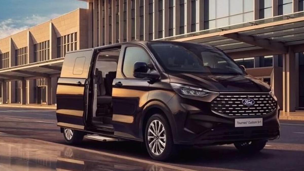 Yeni Ford Tourneo Custom 9+1 yolda