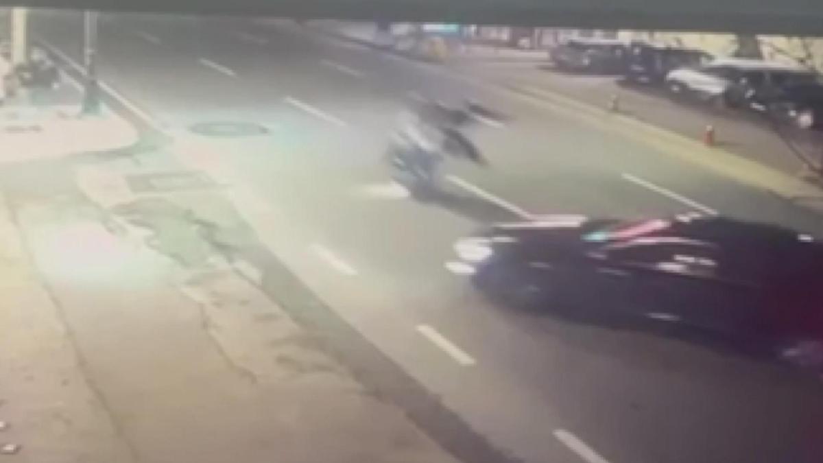 Beşiktaşta motosikletle otomobile çarparak takla atan 2 kişi öldü; kaza anı kamerada