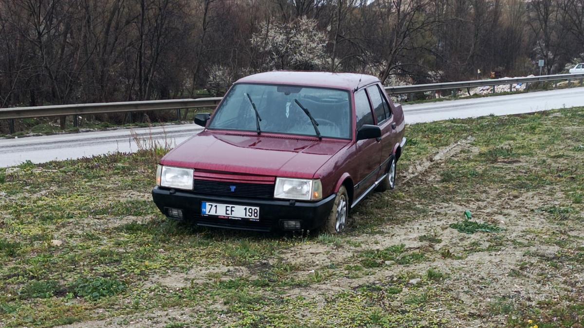 Refüje çıkan otomobilin sürücüsü yaralandı