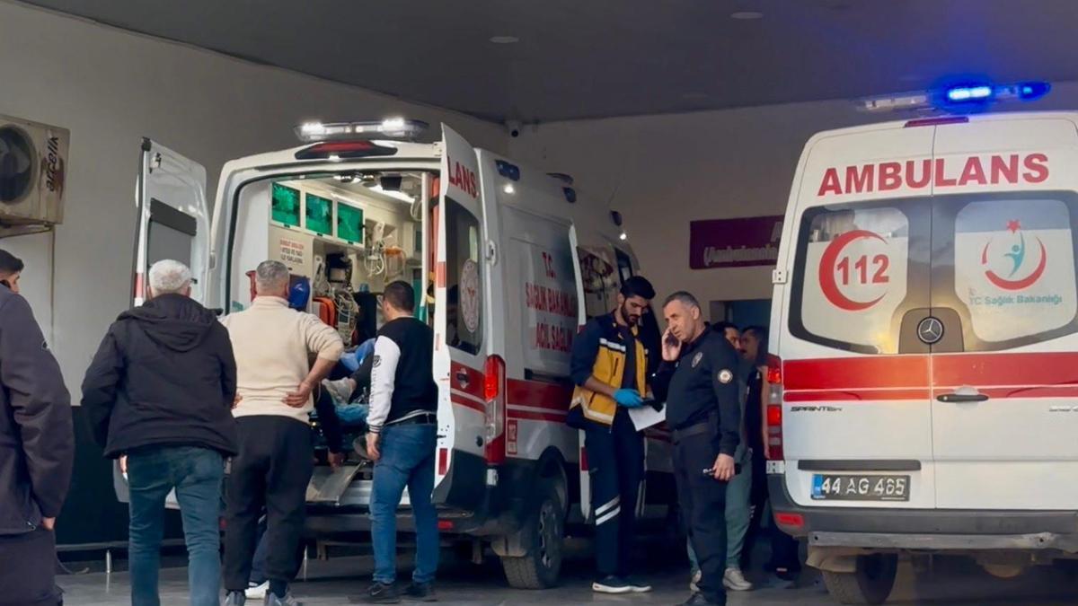 Bıçaklı kavgada 2 kardeş yaralandı