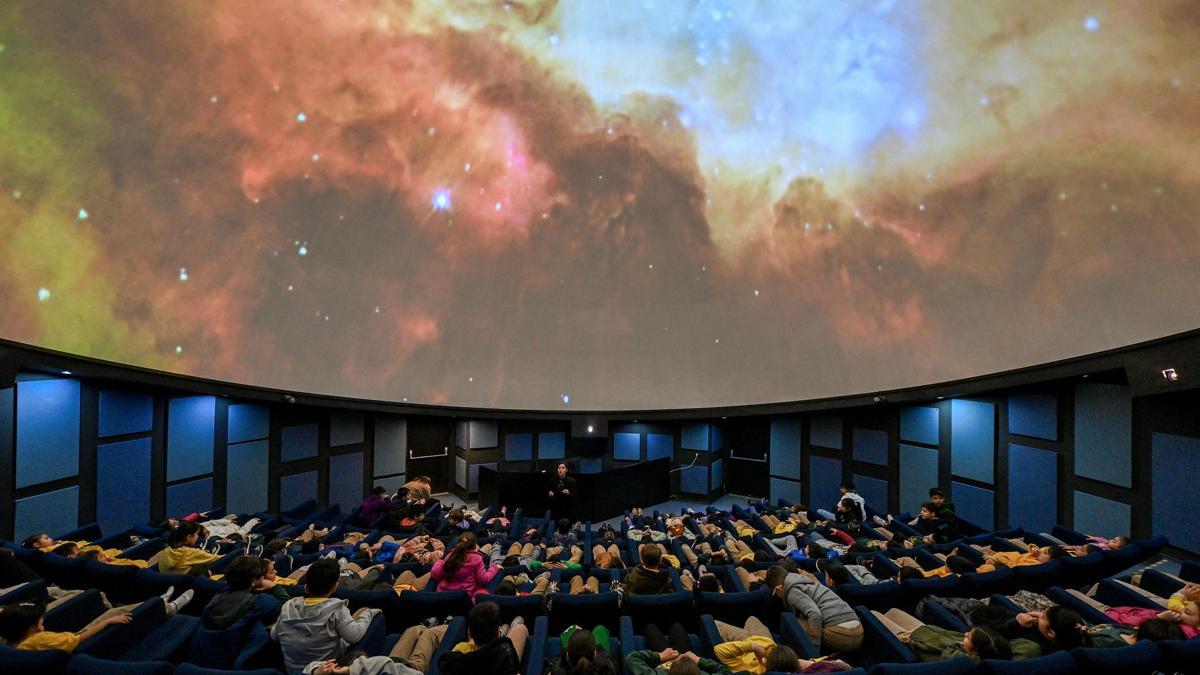 Mersinde çocuklar evreni keşfediyor