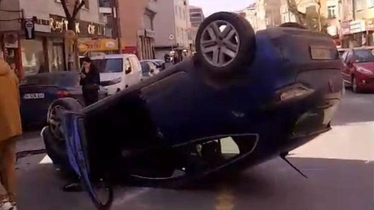 Park halindeki cipe çarpan otomobil takla attı