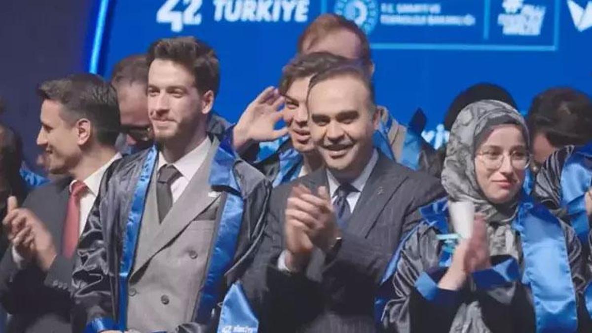 Eğitmensiz yazılım okulu 42 Türkiye ilk mezunlarını verdi