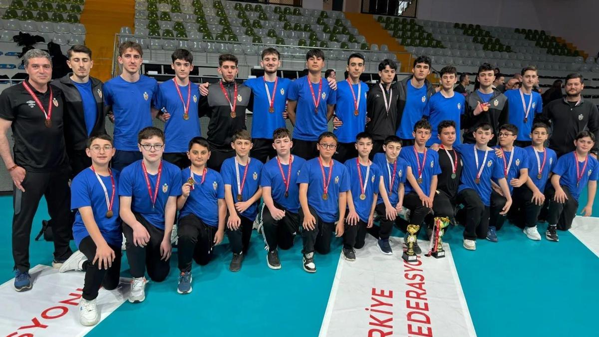 İnegöl Belediyespordan voleybolda çifte başarı
