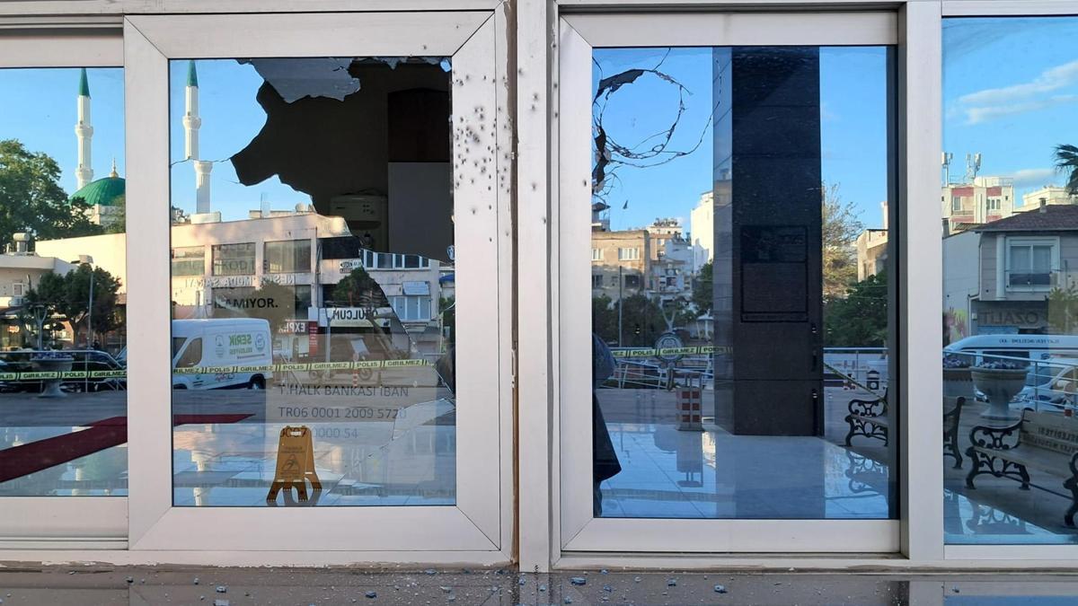 Serik Belediye binası tüfekli saldırı: Gözaltına alındı!