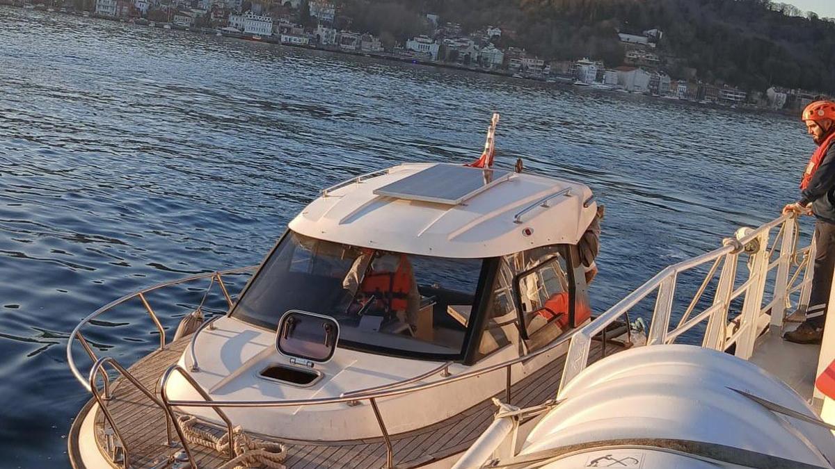 Sarıyer'de sürüklenen ve içinde 2 kişi bulunan tekne kurtarıldı