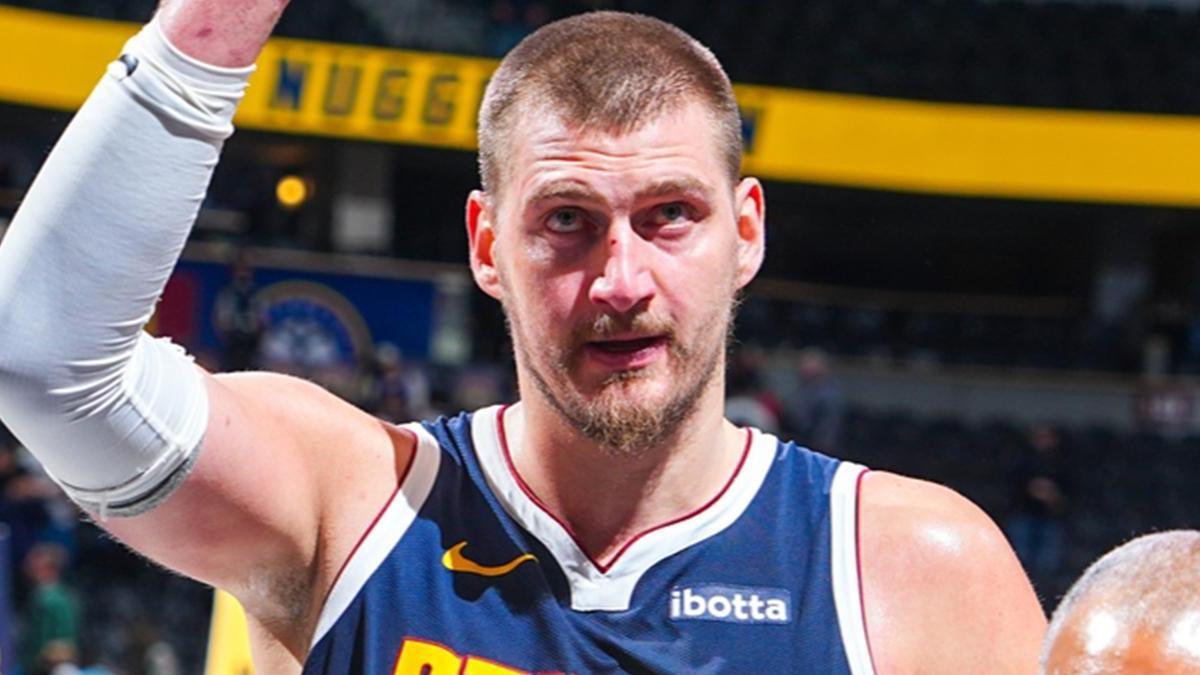 Nikola Jokic, NBA play-off öncesi bir kez daha maça damga vurdu