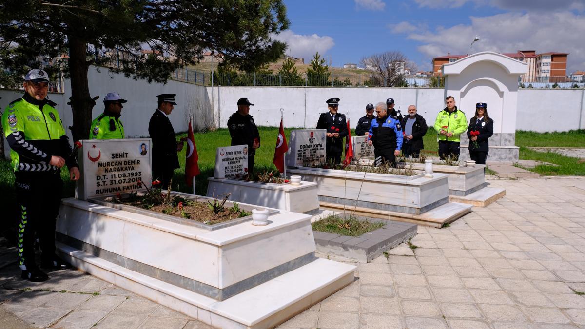 Şarkışla polisinden şehitlik ziyareti