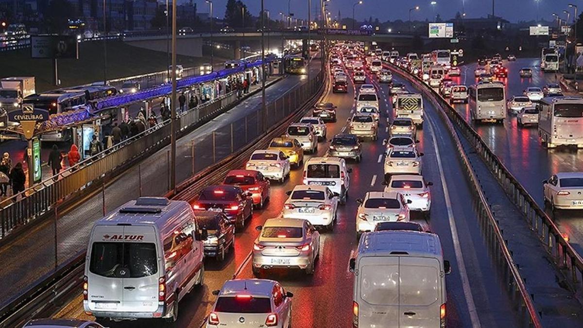 İstanbul'da trafik yoğunluğu yüzde 85'e yükseldi
