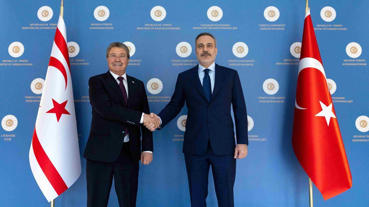 Dışişleri Bakanı Hakan Fidan, KKTC Başbakanı Üstel ile görüştü