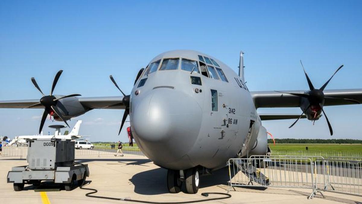 İrlanda'da Amerikan askeri uçağına baltalı saldırı: "Zarar büyük"