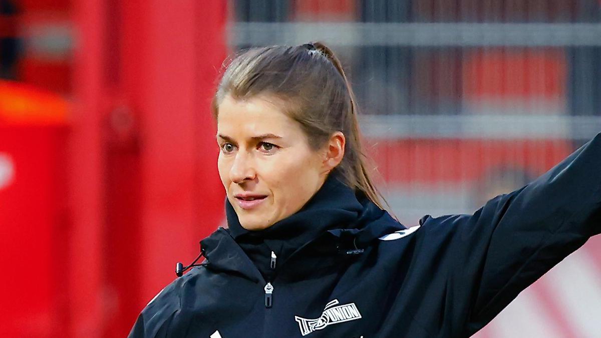 Marie-Louise Eta, Bundesliga tarihine geçti! Union Berlin'in yardımcı antrenörüydü...