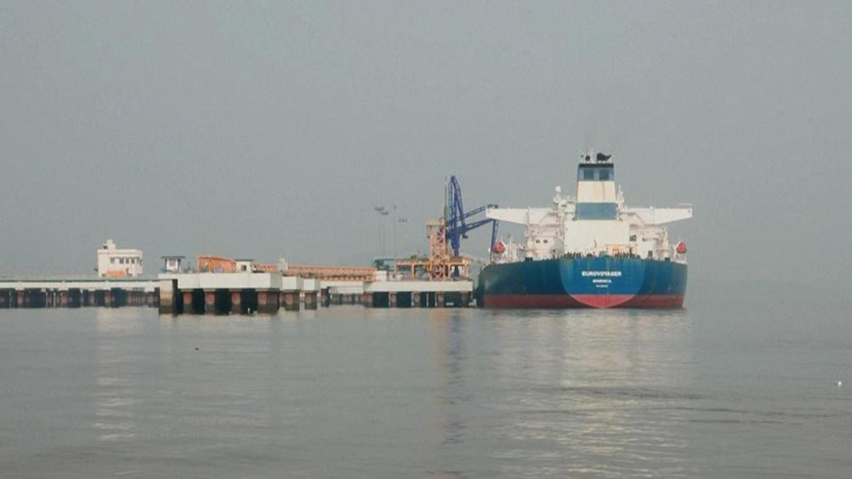 Müzakere sırasında ABD gemisi krizi