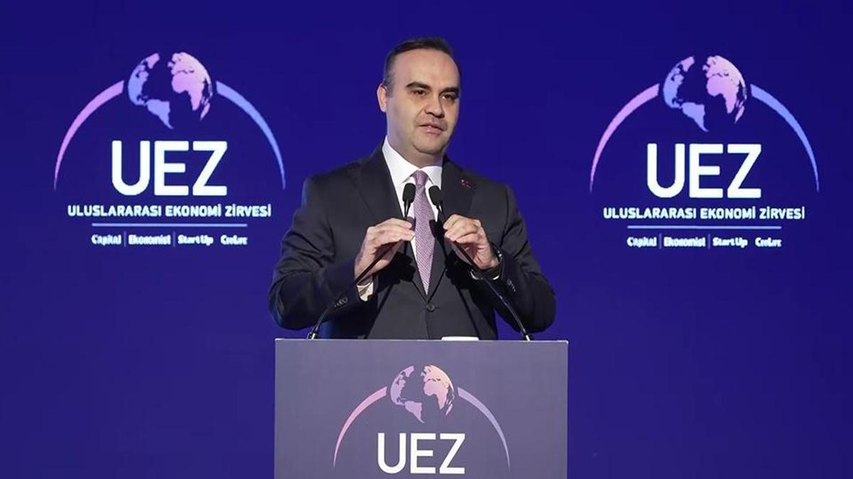 Bakan Kacır: "Türkiye küresel ticaretin merkezi"