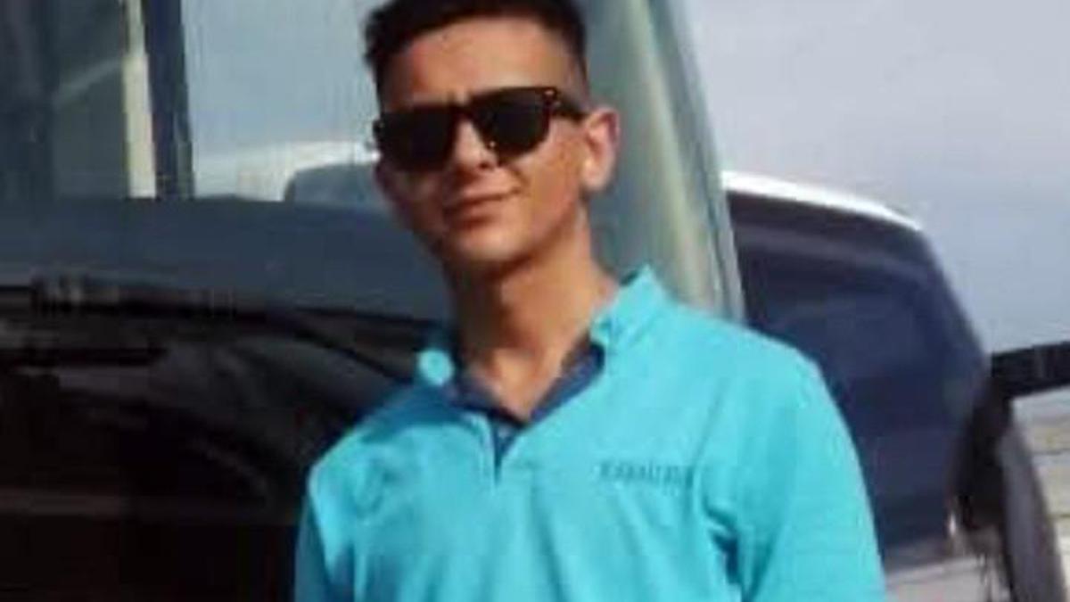 Yüksek sesle konuşan müşteriyi uyaran garson, bıçakla ağır yaralandı