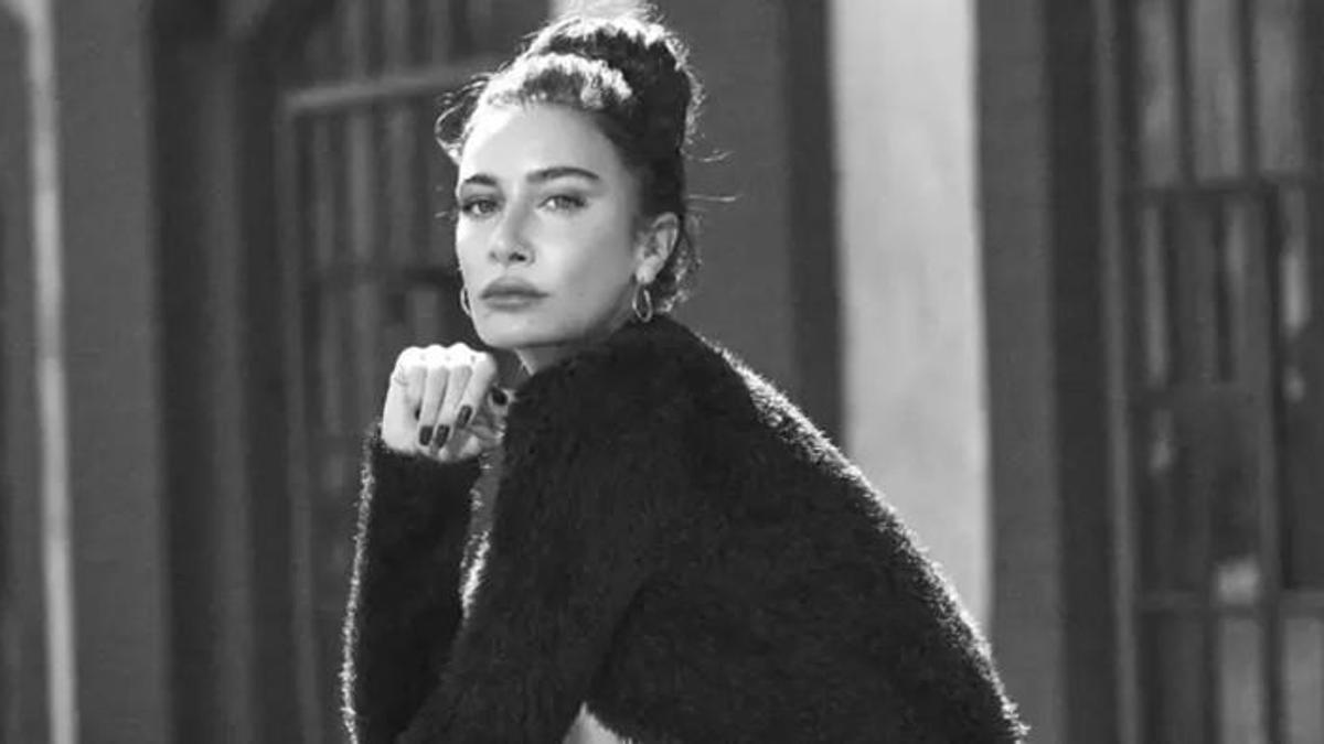 Sıla, Radyo D'de 'Kafa Yüksek Kalp Kırık'ı anlattı!