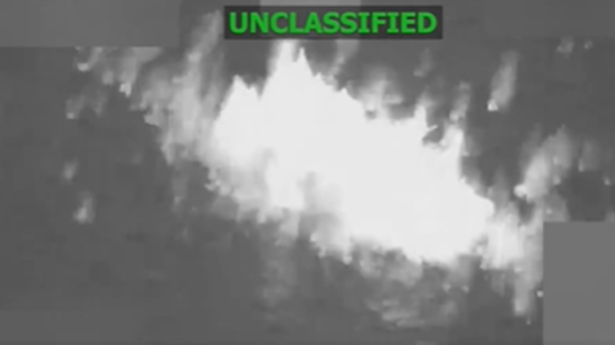 Pasifik'te sular yine ısındı! ABD 'uyuşturucu' iddiasıyla tekneyi vurdu: 2 ölü