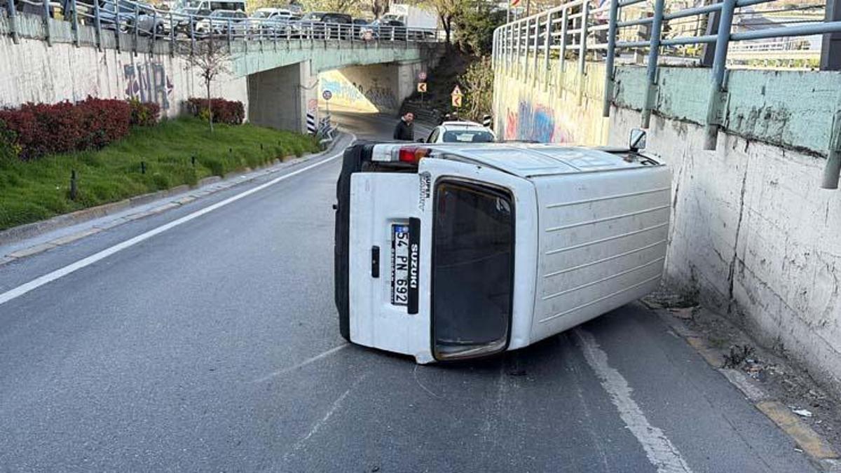Önce kaldırıma çarptı sonra yan yattı