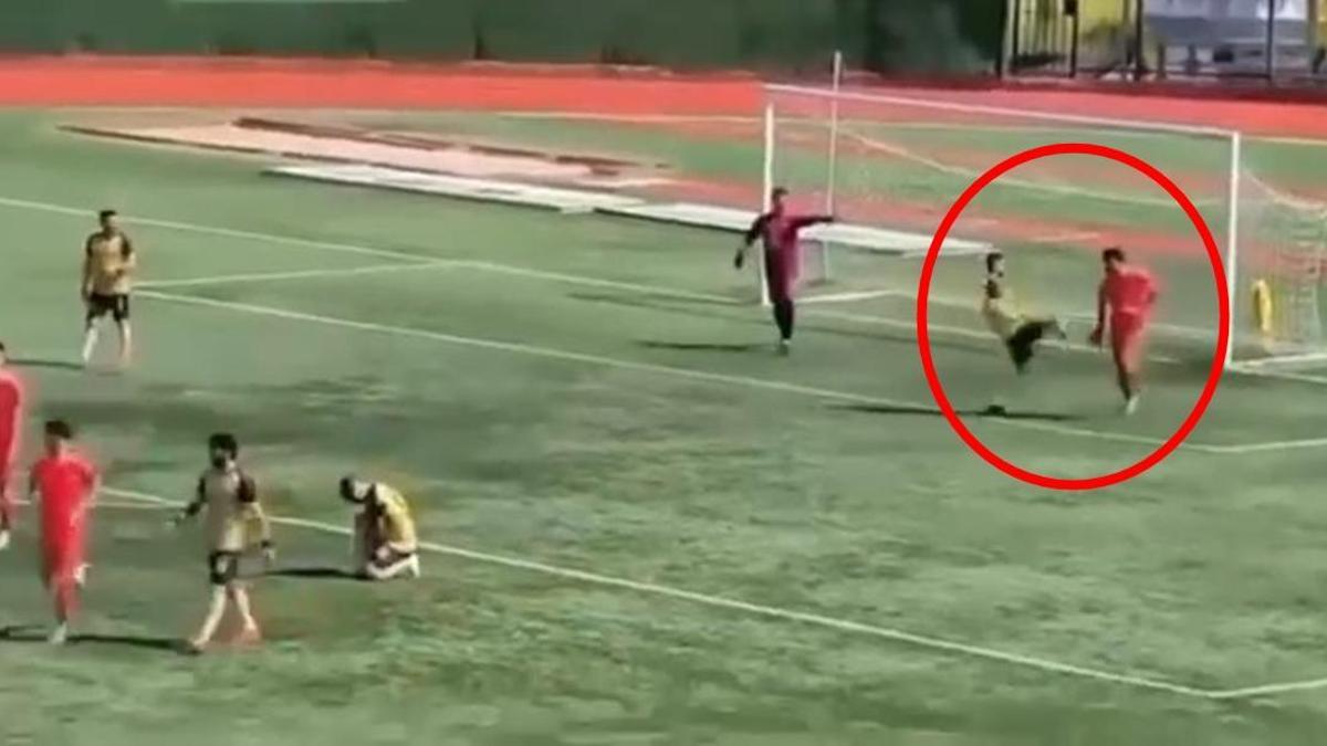 Rakibinin burnunu kıran futbolcu, süresiz kadro dışı bırakıldı