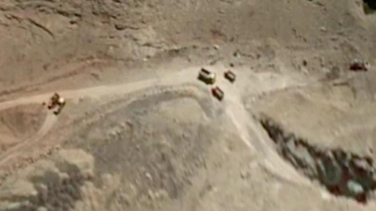 CNN: ''İran füze rampalarını çıkarıyor''