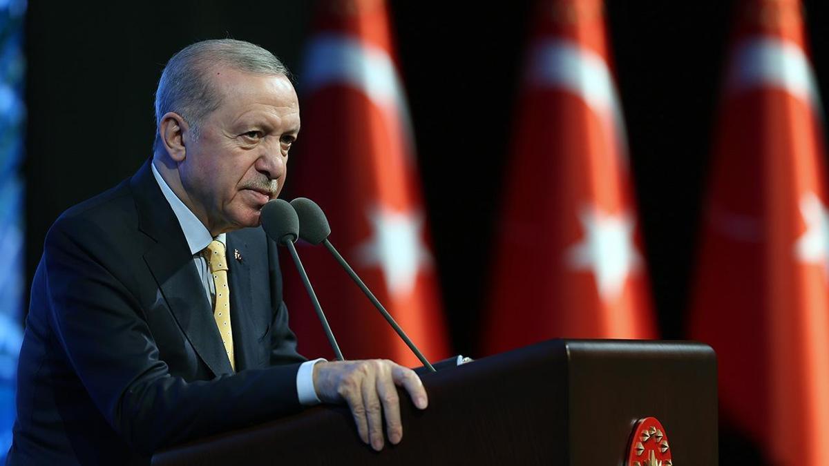 SON DAKİKA HABERİ: Cumhurbaşkanı Erdoğan: Eğitim camiamızın başı sağ olsun