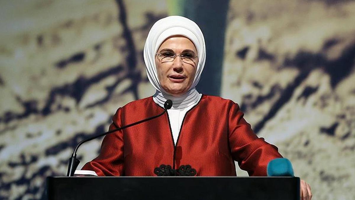 Emine Erdoğan: Bugün, milletçe birlik ve beraberlik içinde olmamız gereken bir gündür