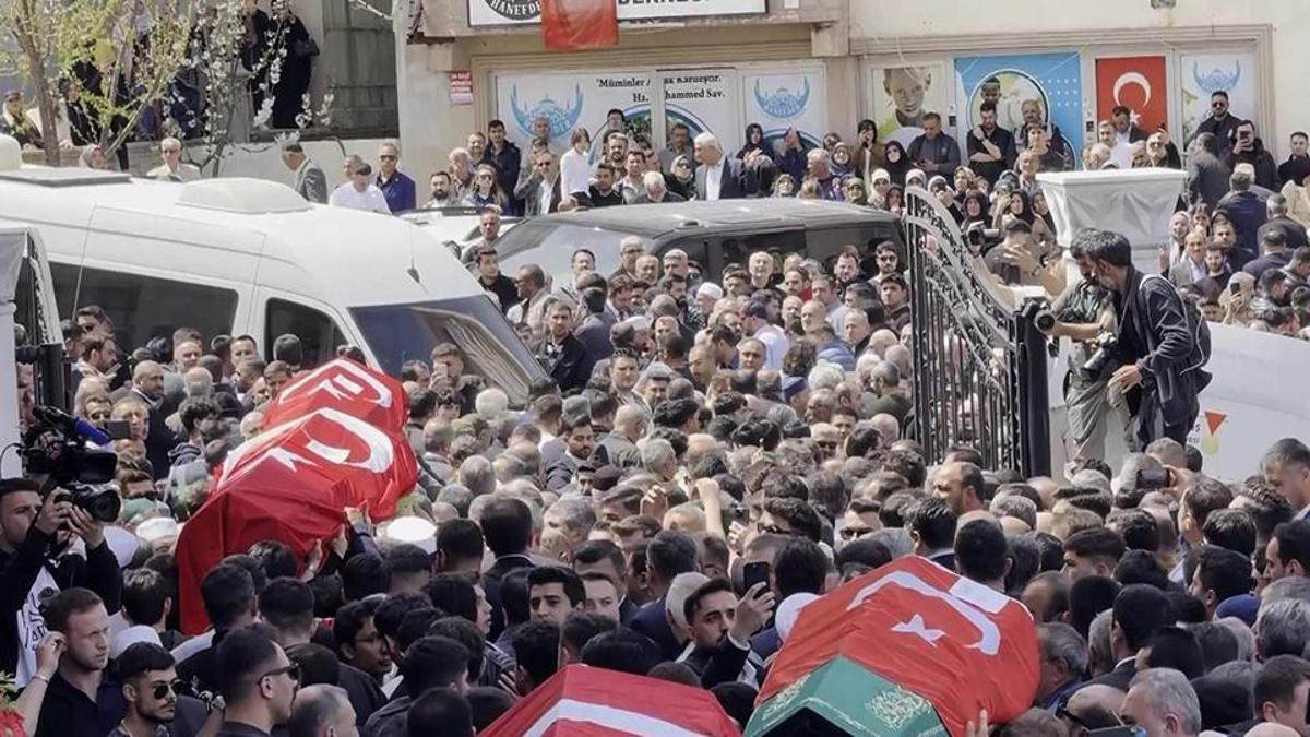 Kahramanmaraş’ta hayatını kaybeden 8 öğrenci ve öğretmenleri sonsuzluğa uğurlandı