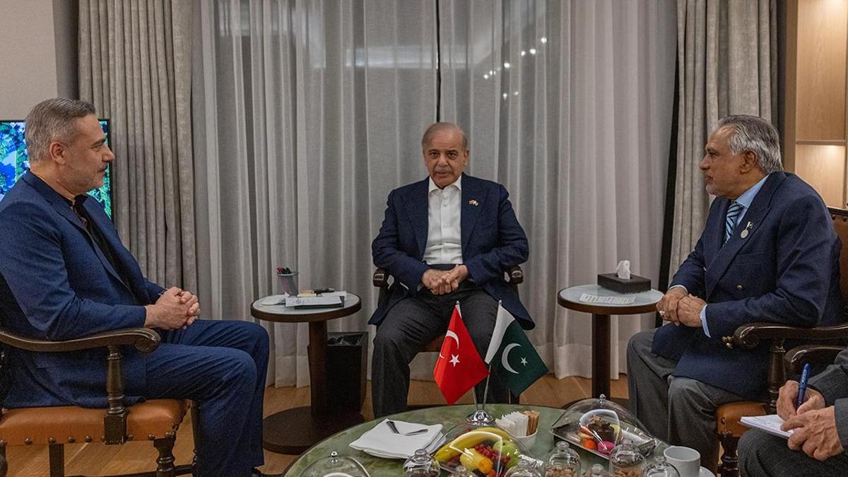 Dışişleri Bakanı Hakan Fidan, Pakistan Başbakanı Şerif ile görüştü