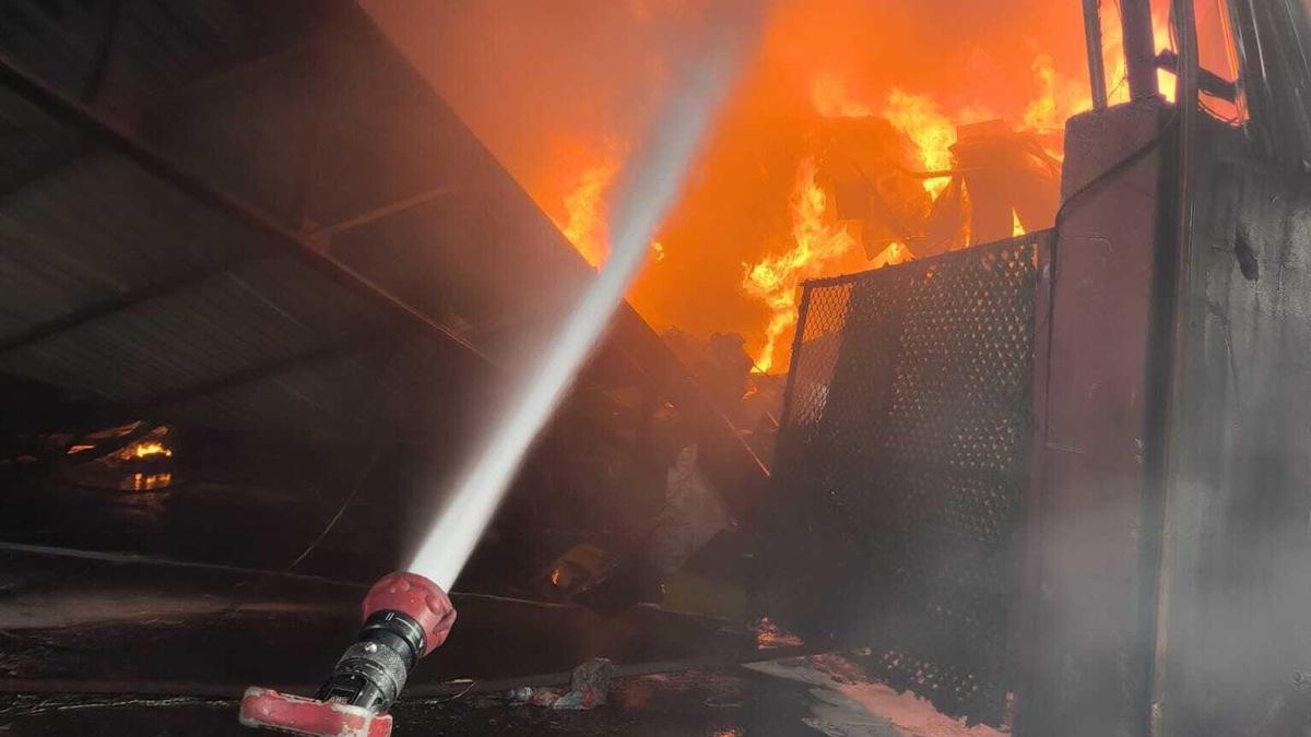 Adana’da geri dönüşüm tesisinde yangın