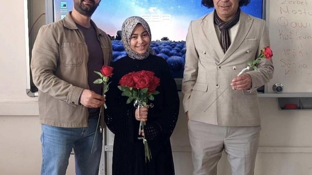 Öğrencilerden deprem bölgesinde görev yapan öğretmenlerine sürpriz