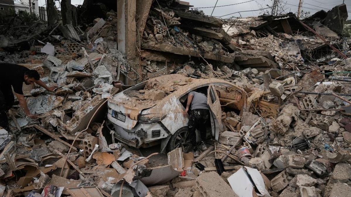 İsrail, geçici ateşkese rağmen Lübnan'ın güneyinde yıkımı sürdürüyor