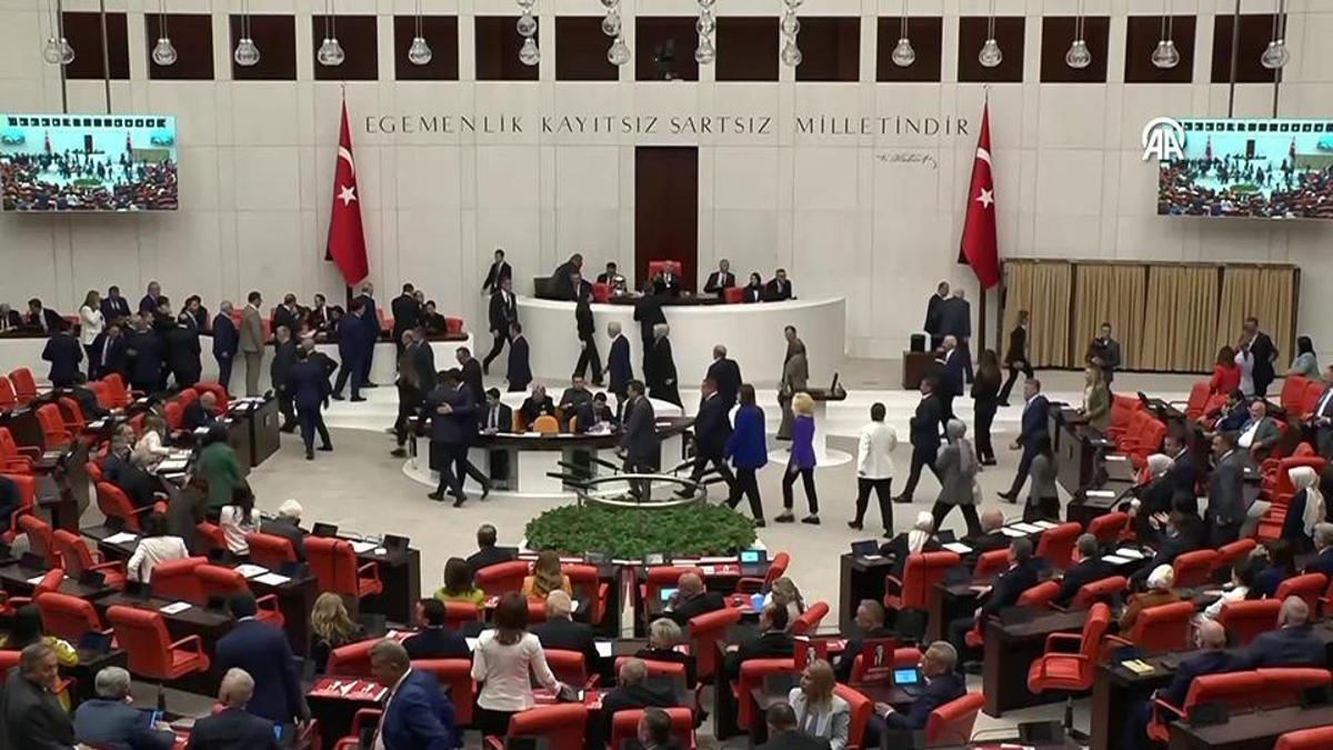 MECLİS'TE YOĞUN GÜNDEM | Okul saldırılarını araştırma komisyonu, doğum izni, 15 yaş altına sanal medya yasağı...