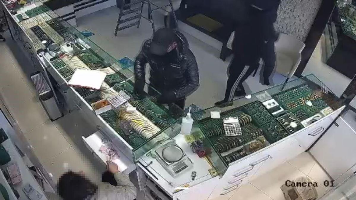 İstanbul'da kuyumcu soygunu girişimi: Dükkan sahibinin hareketi planlarını bozdu