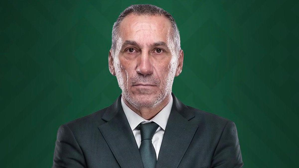 Suudi Arabistan Milli Takımı, Yunan teknik direktöre emanet