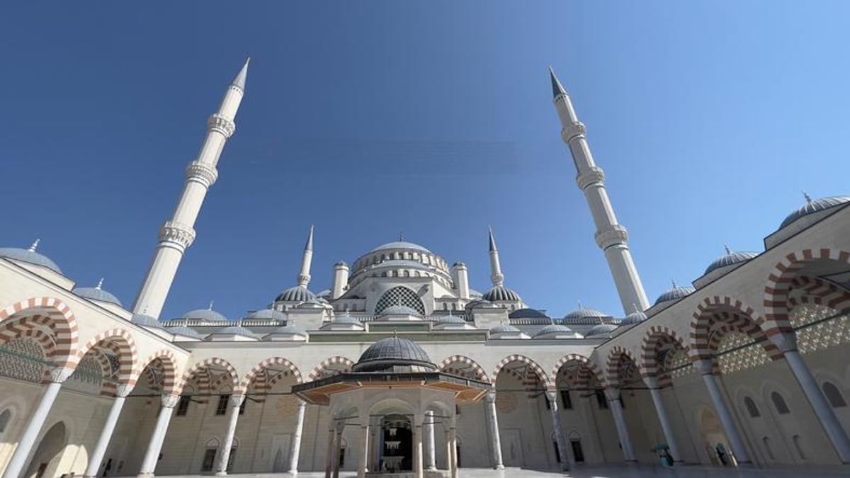 24 NİSAN 2026 CUMA NAMAZI SAATLERİ: Cuma namazı saat kaçta kılınacak? İstanbul, Ankara, İzmir Diyanet namaz vakitleri