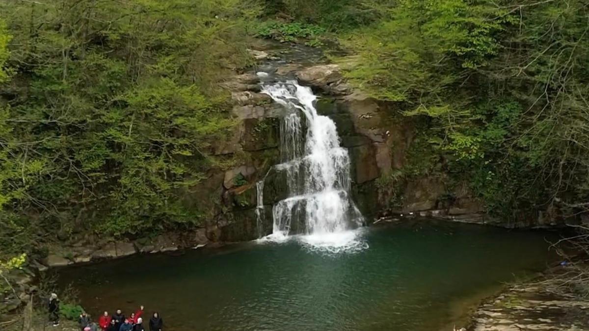 Gölderesi şelalesi ilkbaharda büyülüyor! Küre Dağları’nda doğa harikası