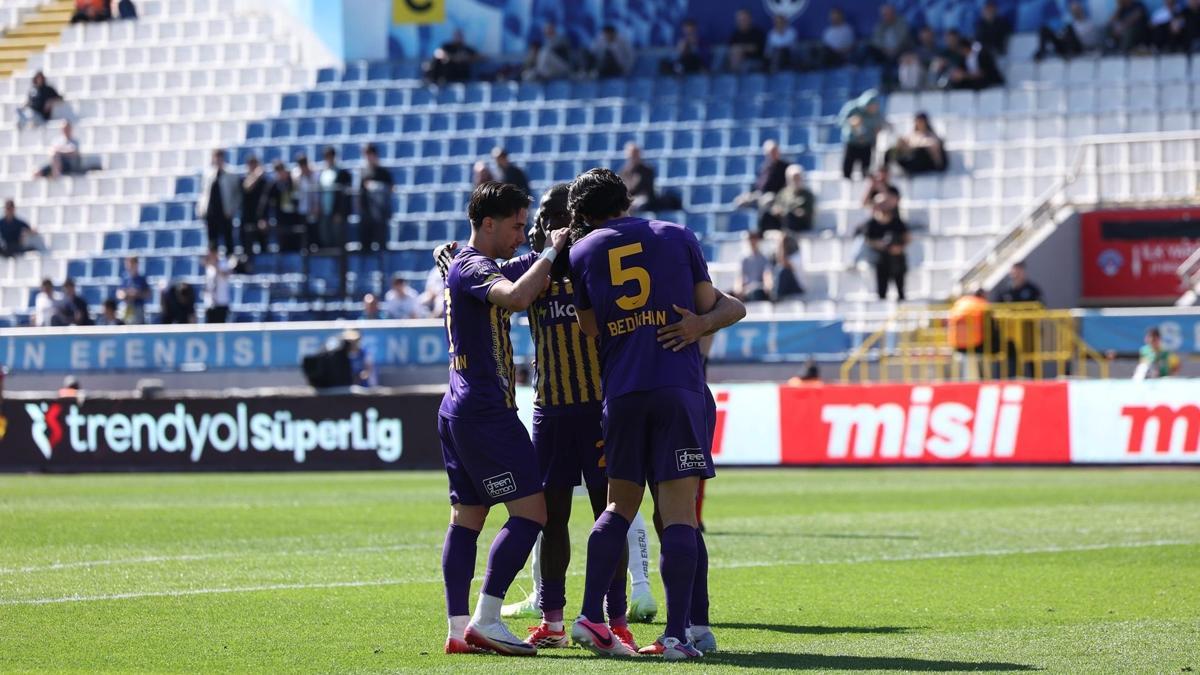 Kümede kalma savaşı veren Eyüpspor'dan, çok kritik 3 puan