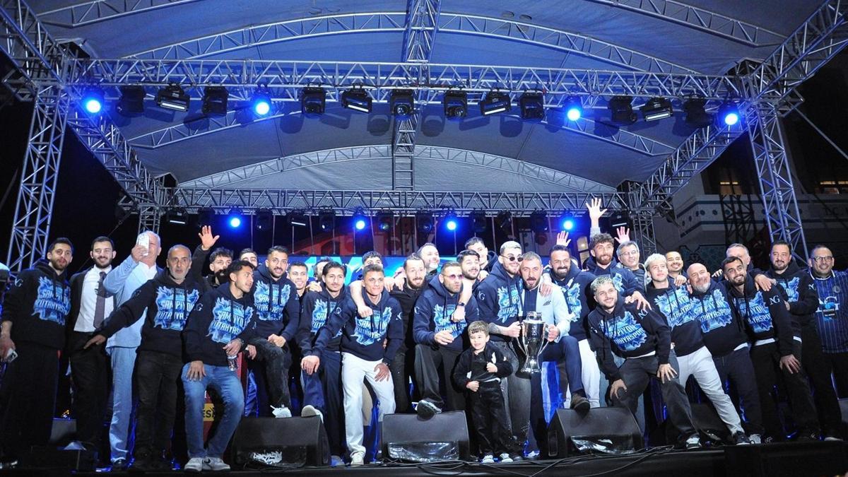 2. Lig'e yükselen Kütahyaspor, şampiyonluğu Murat Kekilli ile kutladı